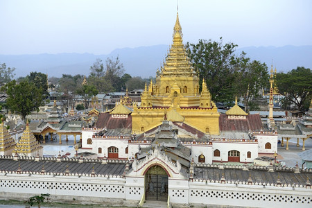 君乐宝奶粉位于东南亚缅甸东部掸邦因勒湖上的Nyaungshwe市的YadanaManAung宝塔亚缅因乐湖年华寺背景