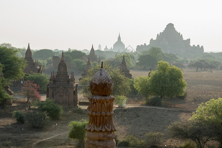 东南亚缅甸巴甘的寺庙和塔田图片
