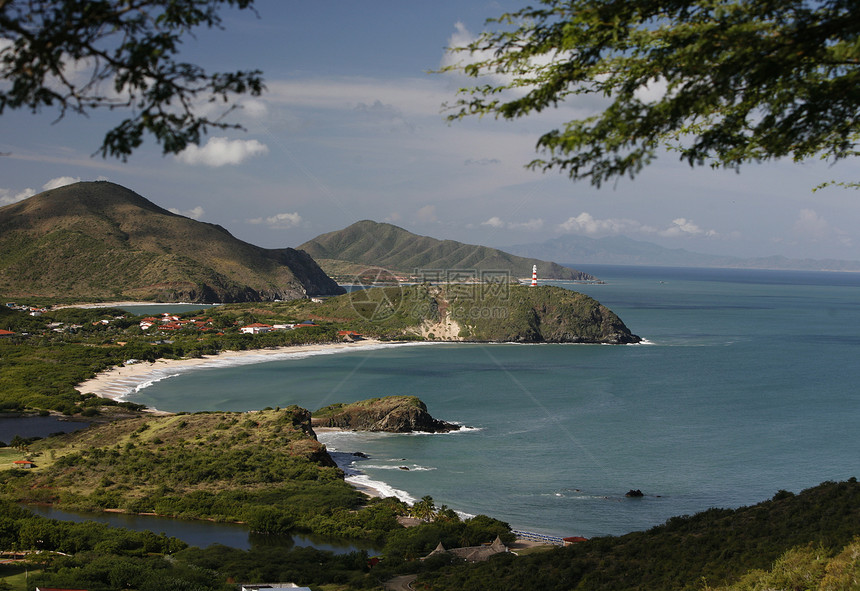 在委内瑞拉海洋中玛格丽塔岛的PedroGonzalaz镇的PiedroGonzalaz海滩岸图片