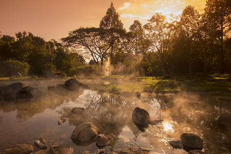 北泰国蓝邦市边柴山或Jaesorn公园的温泉高清图片