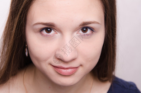 美女孩的肖像容化妆过程图片