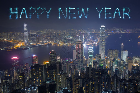 新年快乐的烟花在香港市夜间欢庆前夕高清图片素材