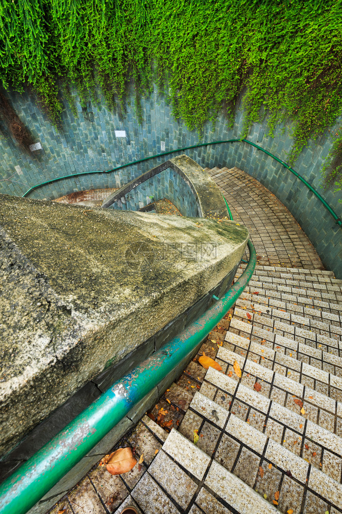 新加坡坎宁堡公园地下通道螺旋楼梯图片