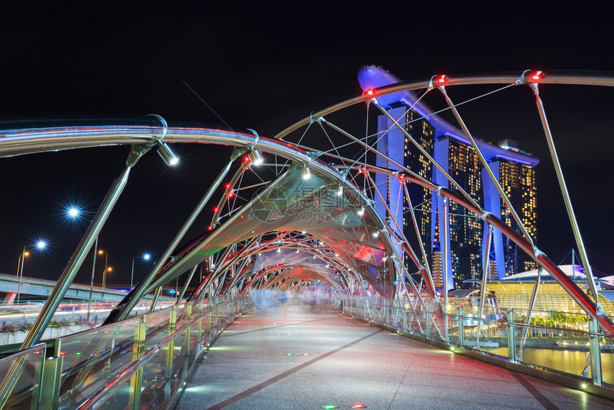 新加坡晚上的海利克斯桥图片
