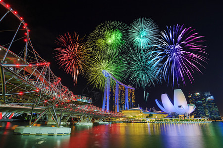 新加坡城市风景的美丽烟花图片