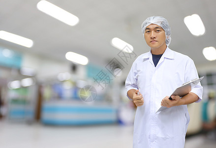 内科医院衣穿白色生服装的男人健康概念和医学背景模糊图片