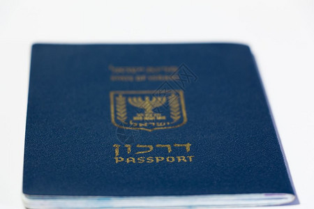 白色背景的以列护照图片