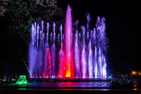 匈牙利布达佩斯玛格丽特岛的多彩音乐喷泉图片
