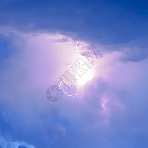 紫色太阳风暴地平线埃雷梅丘克高清图片