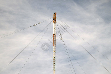 发射无线电波的空中平台发射长波程无线电的空中平台与潜艇的通信手段图片