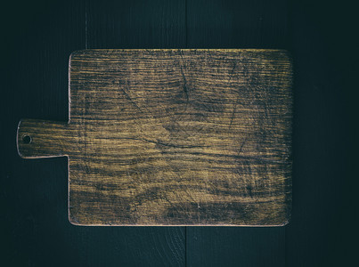 黑木背景旧棕色厨房切板图片