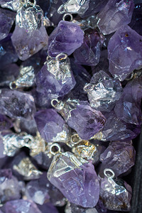 生紫罗兰含晶的美术家精华岩背景图片