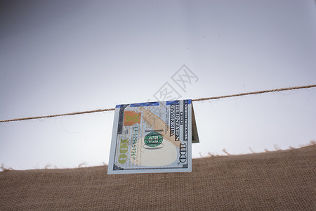 挂在线条上的美元钞票债务高清图片素材