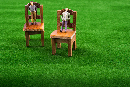 木椅模型人造草上木制玩具椅的男子数字背景