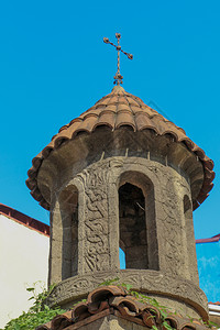 格鲁吉亚巴图米旧教堂的钟楼背景图片
