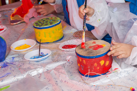 儿童装饰手工制作的鼓声幼儿装饰手工制作的鼓声背景图片