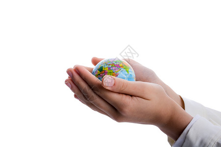 儿童抱着一个地球儿童抱着一个小地球手握着一个白色背景的小地球背景图片