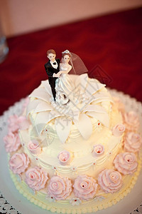 婚礼馅饼新郎和娘在婚礼的馅饼上数字图片