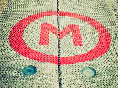 钻石钢板工业金属背景M符号指地铁下图片