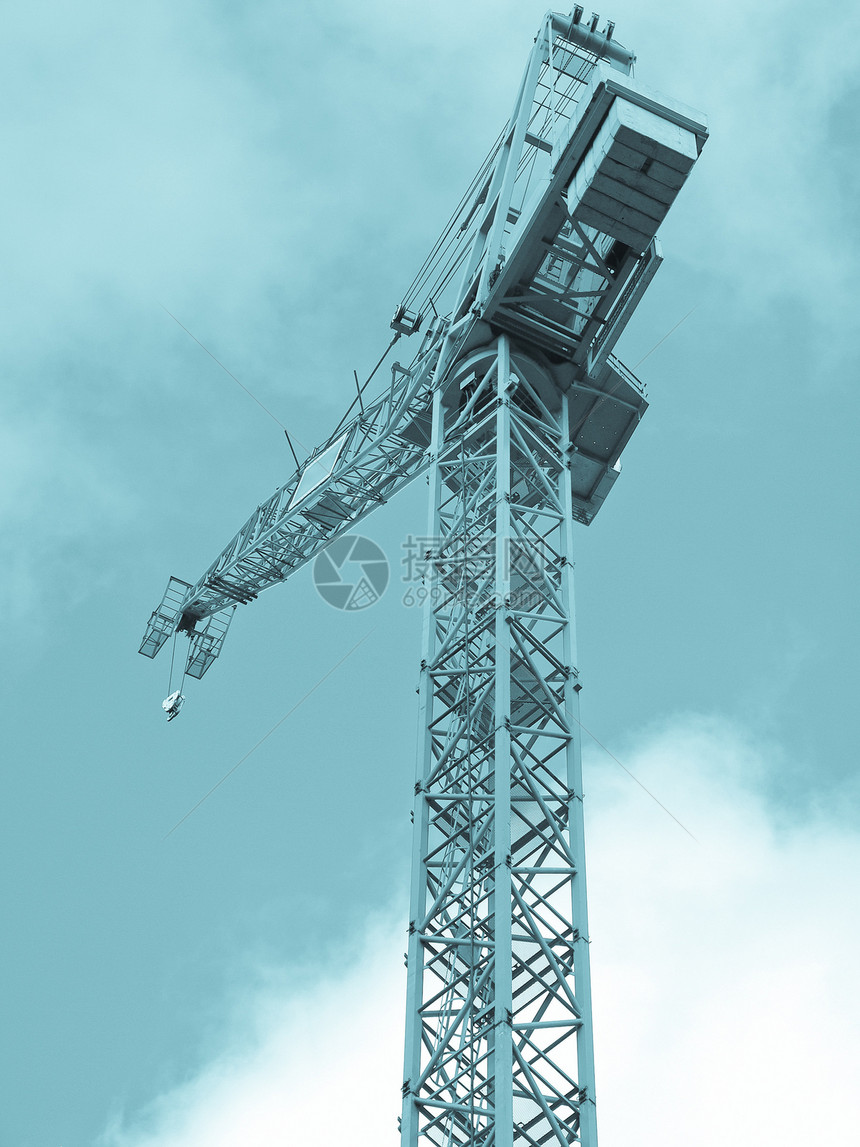 A在蓝色天空上建筑工地造起重机凉的西亚诺型图片