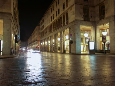 罗姆人意大利都灵中央高街罗姆人晚上图片
