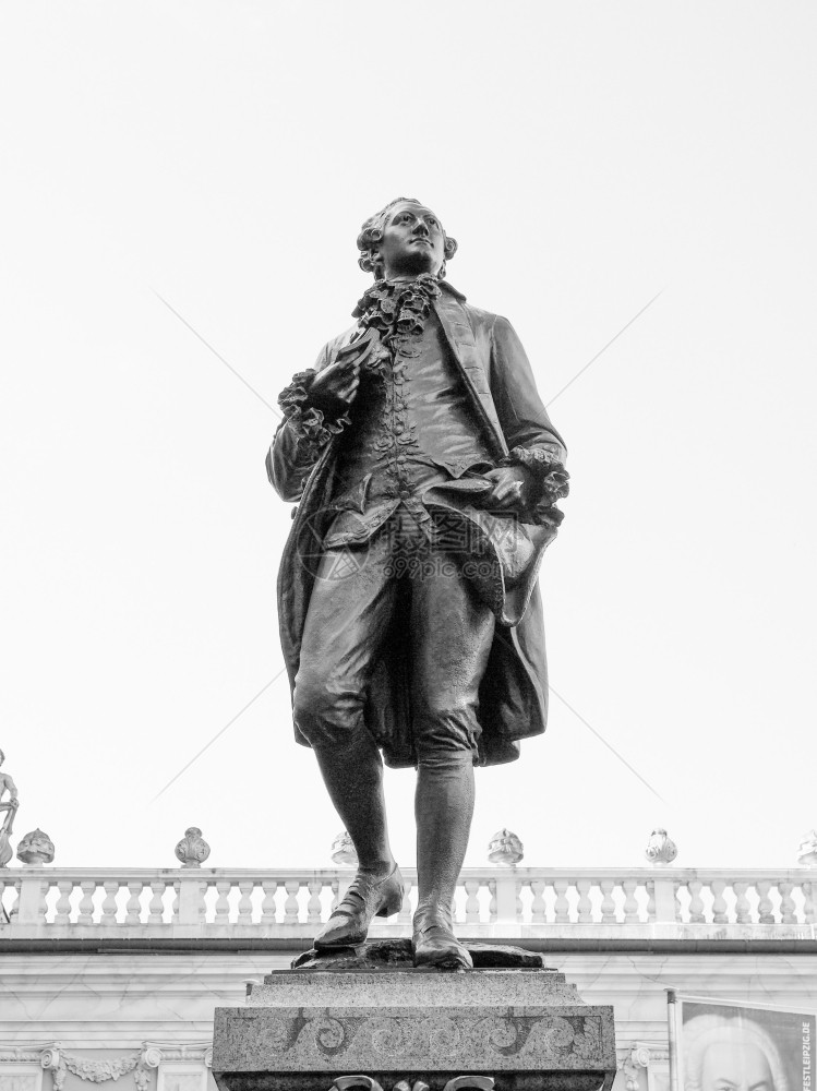 歌德登克马尔莱比锡自1908年以来歌德登克马尔纪念迪克特冯歌德的纪念碑以黑白相间的形式矗立在纳斯达克广场的旧证券交易所前图片