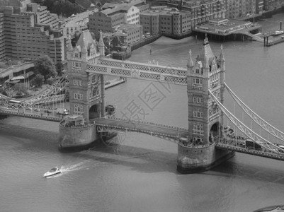 伦敦的黑色和白空中观英国伦敦塔桥的空中观黑色和白图片