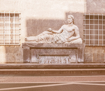意大利都灵多拉河的古老形象背景图片