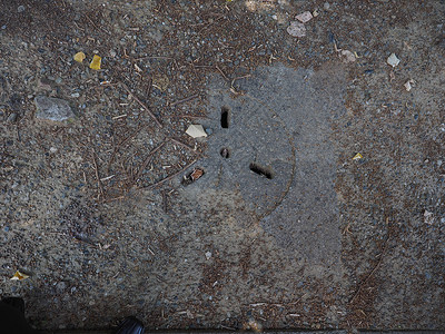 地洞细节街道上肮脏坑洞的详情图片