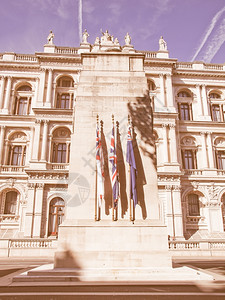 拿着旗帜空军纪念所有战争的死难者英国伦敦背景