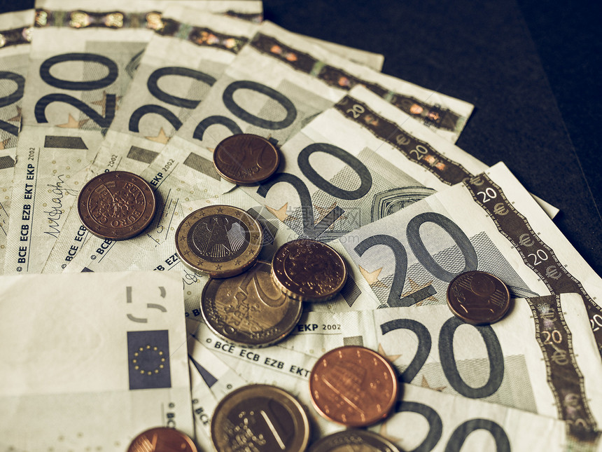 欧洲20元钞票和硬币货图片