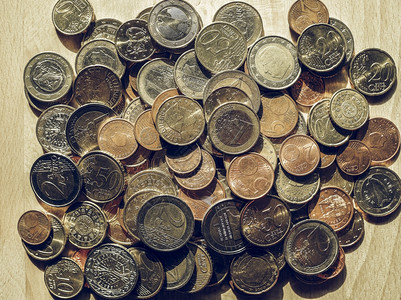 许多欧元硬币洲联盟的元硬币货图片