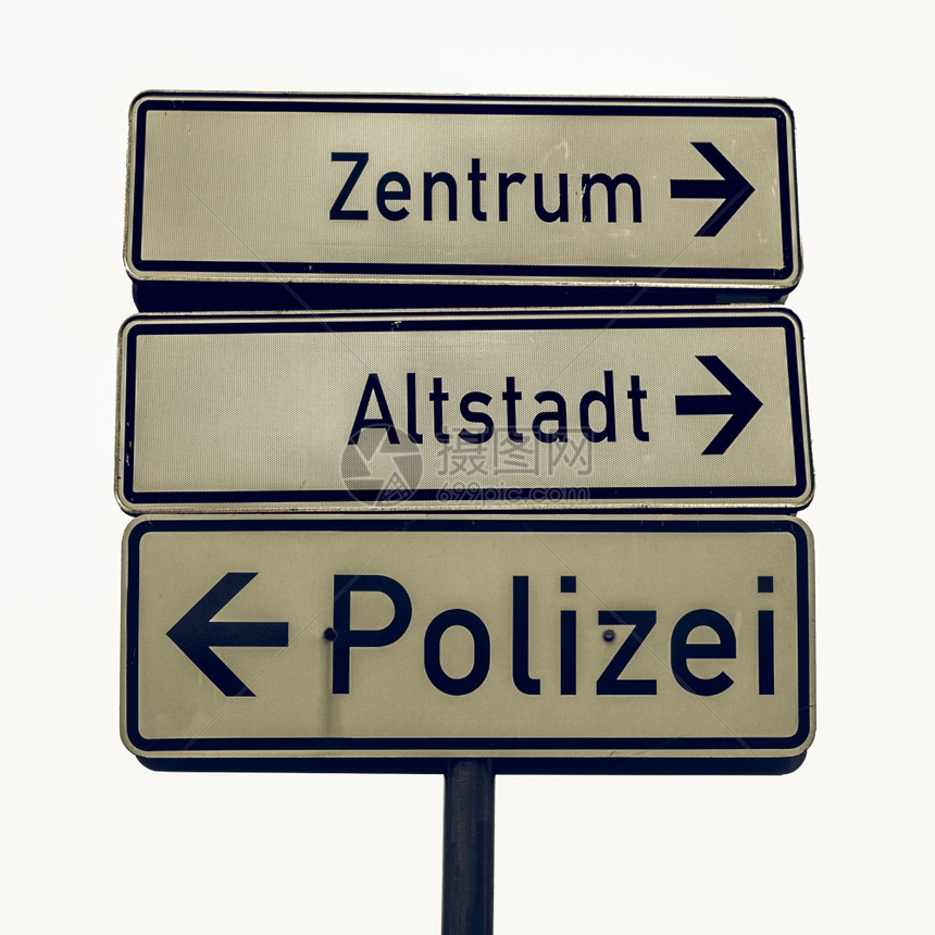 古老的德国交通标志孤立在白色背景上图片