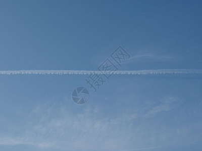 飞机行使过的蒸汽轨迹背景图片