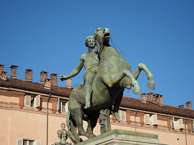 都灵皇宫意大利都灵皇家宫殿皇宫前的雕像图片
