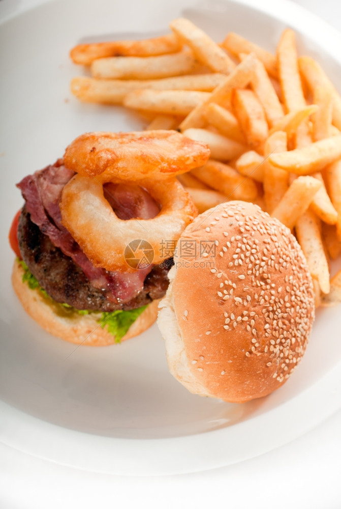 美国经典汉堡三明治洋葱环和薯条更美味的食品图片