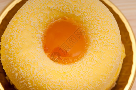新鲜的意大利烤奶油蛋糕图片