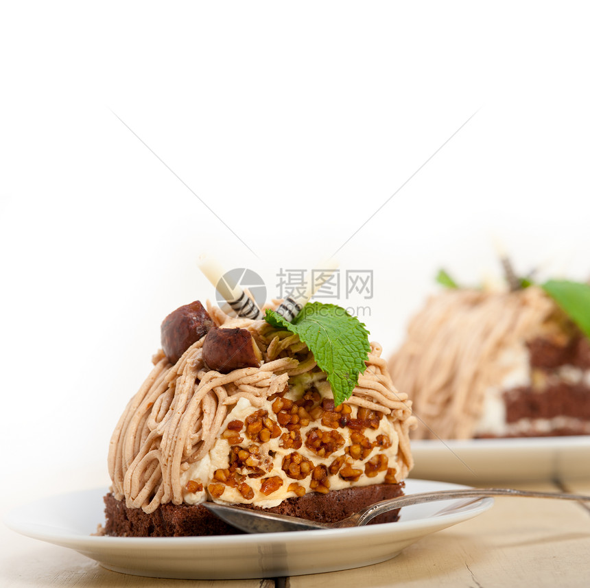 新鲜烤栗子奶油蛋糕甜点图片