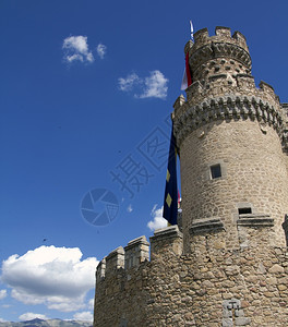 西班牙曼扎那雷斯的中世纪城堡图片