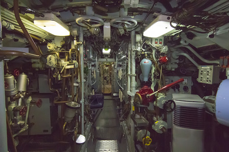 旧潜艇的调整和控制板背景图片