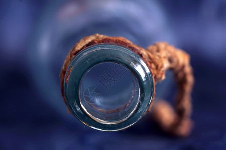 3D蓝色玻璃瓶图片