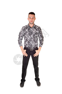 一个年轻帅哥站在前面穿着黑色牛仔裤孤立在白色背景孤立的高清图片素材