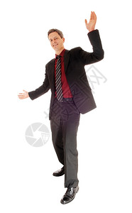 全身一张照片个舞男穿着西装与他的双臂绑在一起背景图片