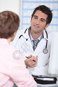 医生和病人的肖像图片