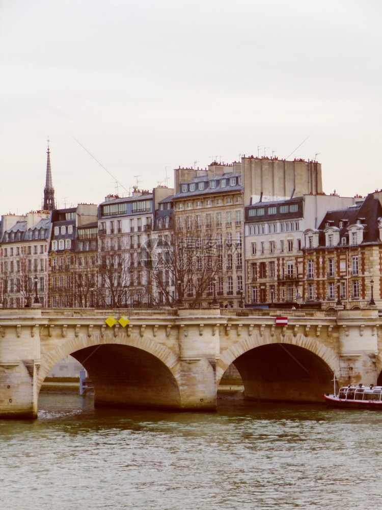 巴黎城市广场复古风格法国巴黎城市岛IledelaCite的复古新桥图片