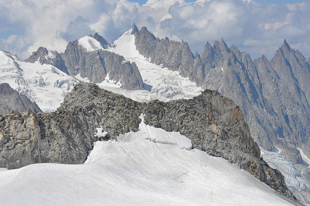 Aosta山谷的MontBlanc在AostaakaMonteBianco表示白山是阿尔卑斯脉的最高峰是西欧的最高峰背景