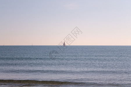 海景与平面的帆图片