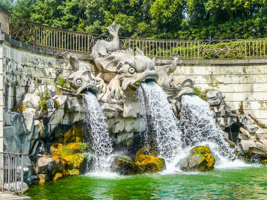 Cairta的人类发展报告花园意大利Cairta的高动态HDR花园和喷泉图片