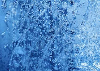 冬季玻璃上美丽的自然蓝冰图片
