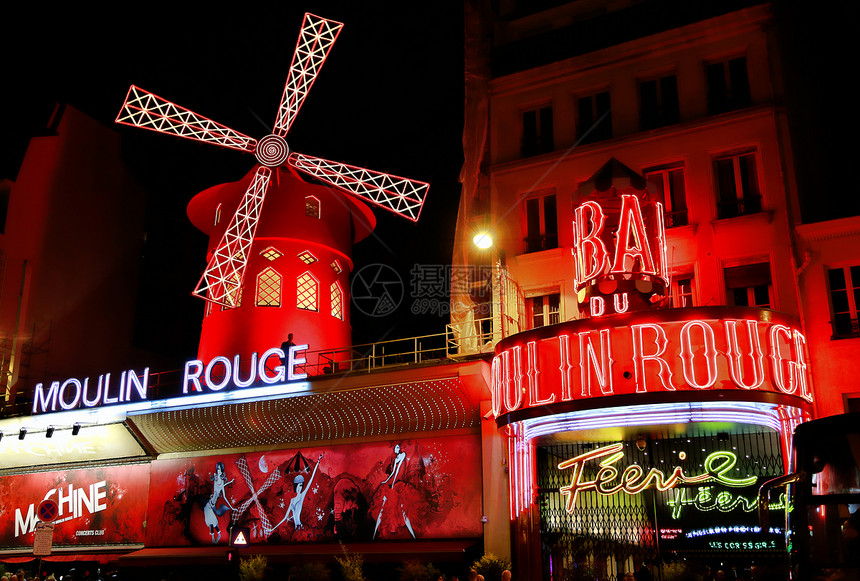 法国巴黎蒙特马红色蘑坊夜景图片